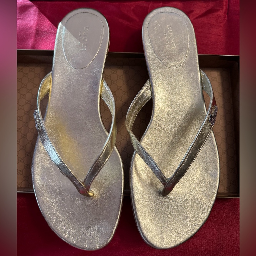 Gucci thong sandals/ flip flops